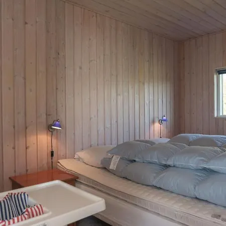 Awesome In With 3 Bedrooms And Internet *