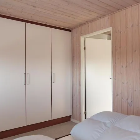 Awesome In With 3 Bedrooms And Internet *