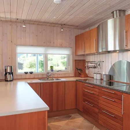 Awesome In With 3 Bedrooms And Internet