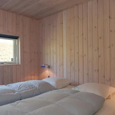 Awesome In With 3 Bedrooms And Internet بيت للعطل