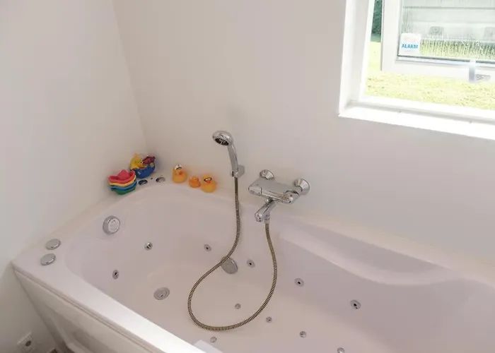 Awesome In With 3 Bedrooms And Internet