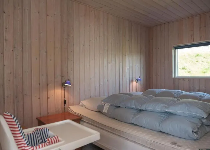 Awesome In With 3 Bedrooms And Internet *